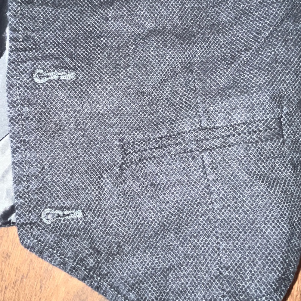 VEST - Picture 2 of 5